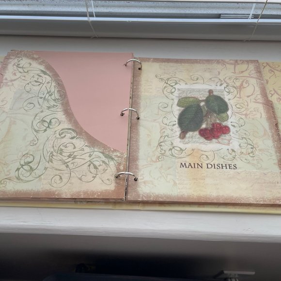 New Seasons Recipe Keeper Hardcover Binder with Magnets and Notepad - Picture 7 of 8